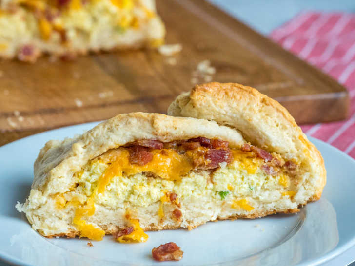Bacon-Egg-and-Cheese-Biscuit-Braid