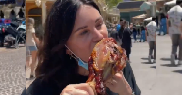 Courtney Cox Shared What She Ate At Disneyland And It’s A Lot