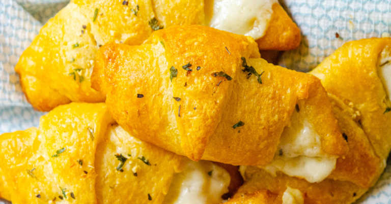 Cheesy Garlic Crescent Rolls