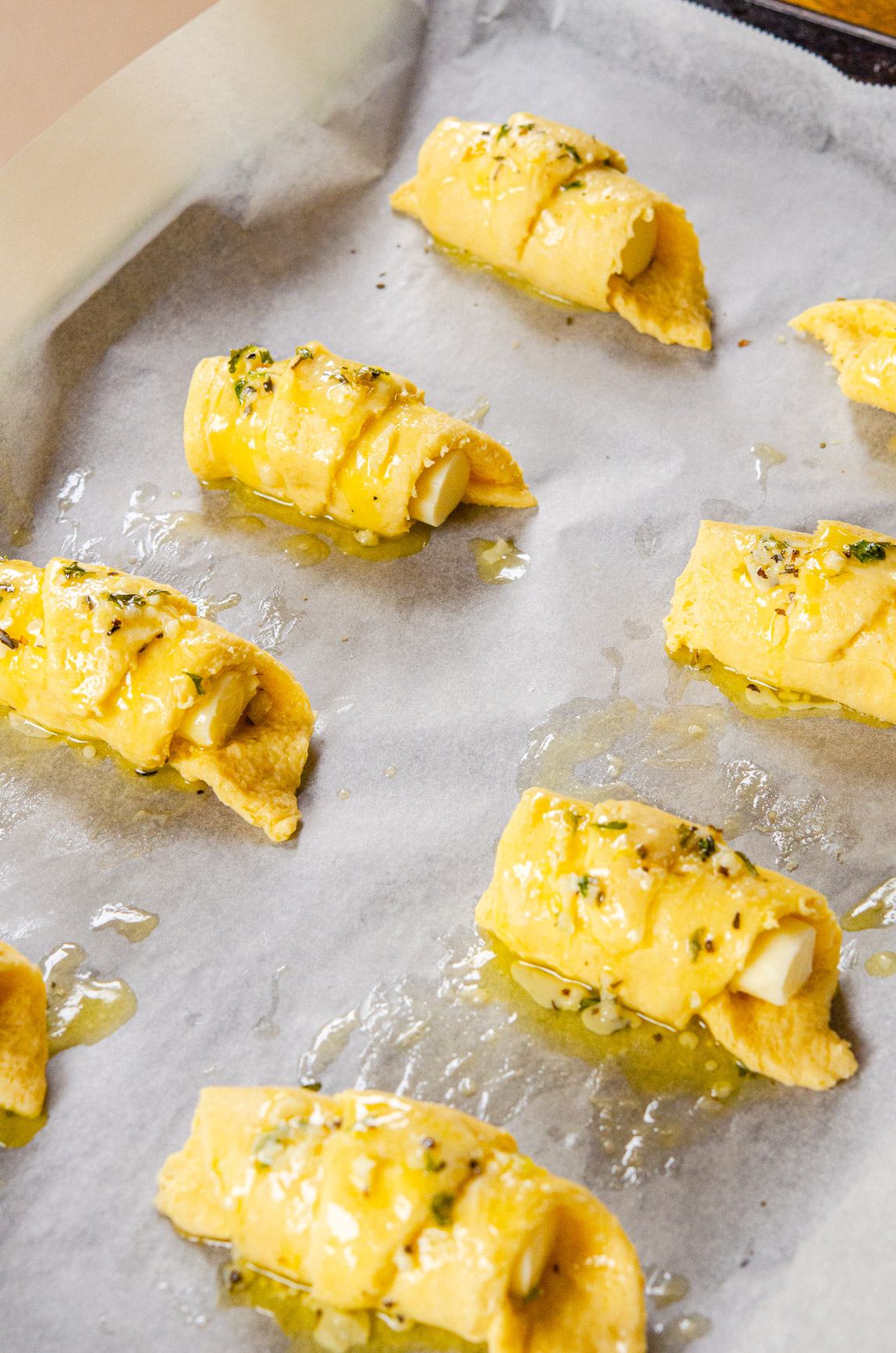 Garlic Butter Cheesy Crescent Rolls - Rasa Malaysia