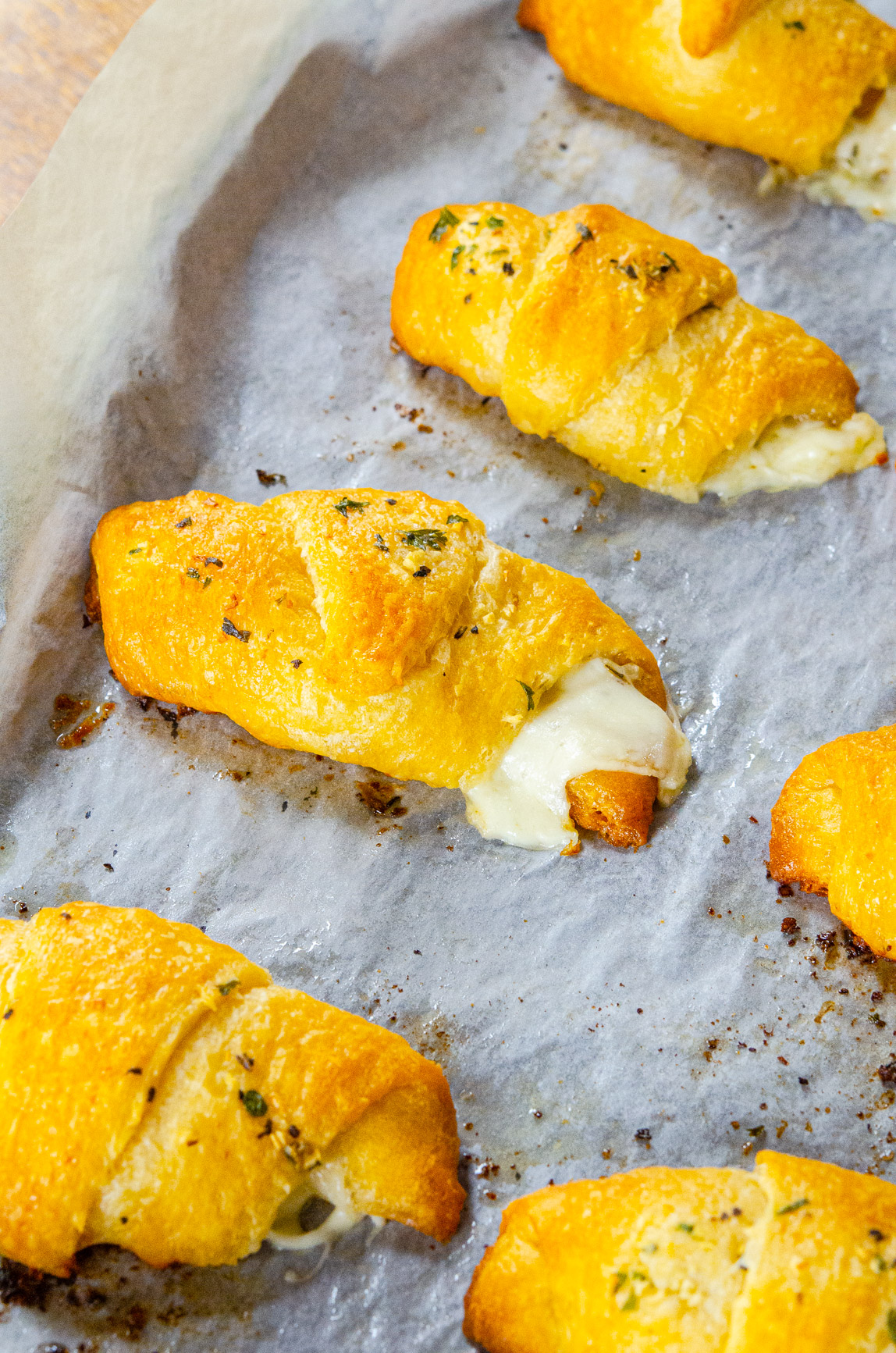 5-Ingredient Crescent Cheesy Bread Recipe