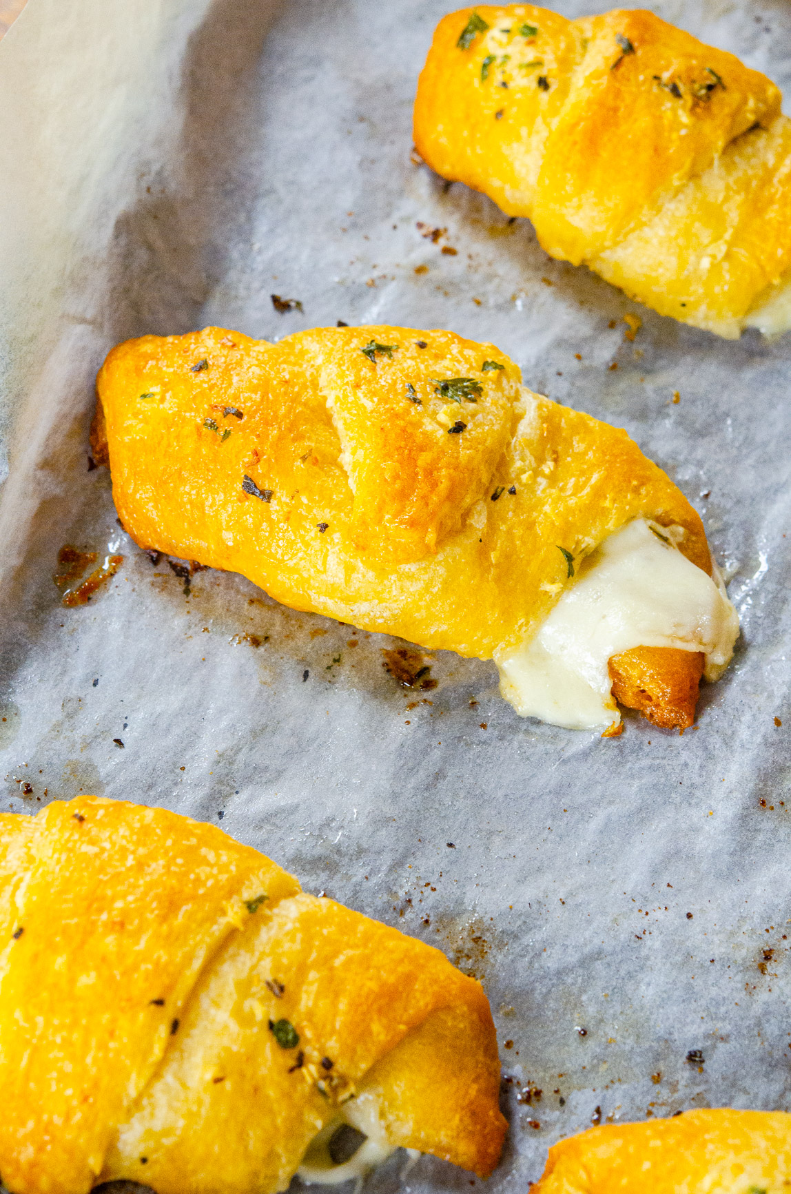 Garlic Butter Cheesy Crescent Rolls - Rasa Malaysia