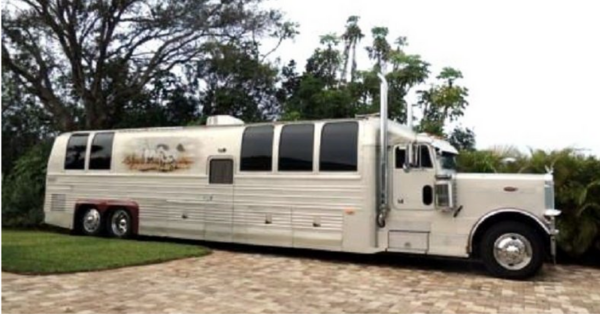 Couple Transforms An Old Trailer Truck Into A Luxury Tiny Home