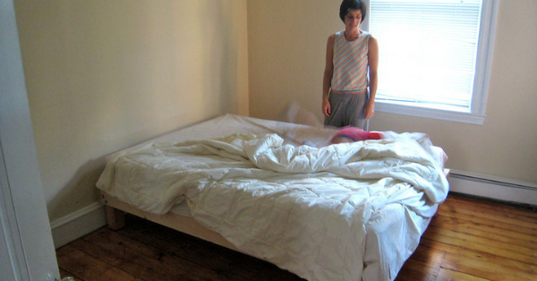 How To Put Fitted Sheets On The Right Way Every Single Time