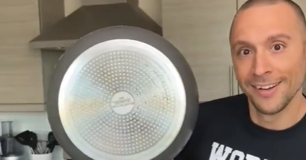 This Hack Makes Dirty Pans Look ‘Brand New’