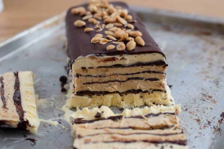 Side view of layers of an icebox cake
