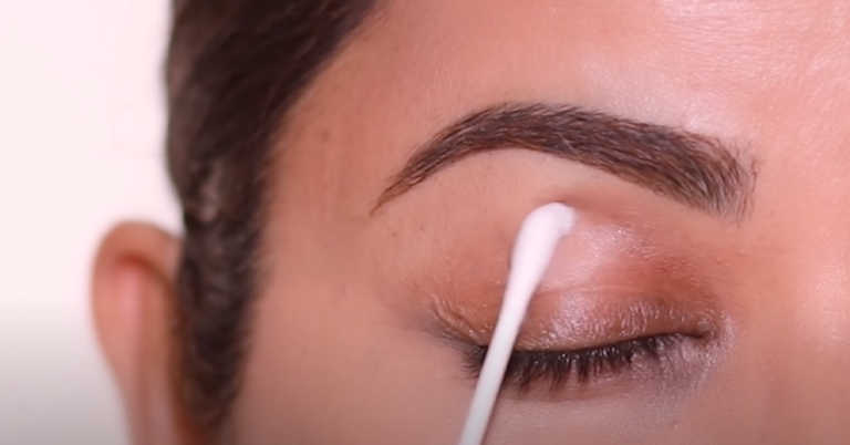 Fine Lines Disappear With This Makeup Technique!