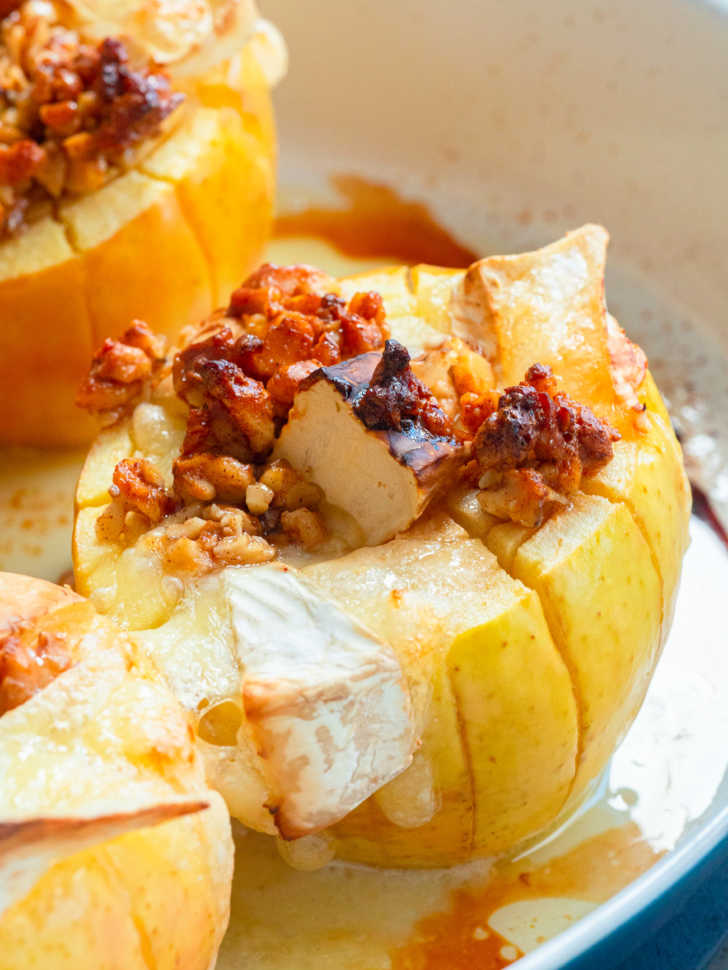 Baked Brie Bloomin’ Apples | 12 Tomatoes