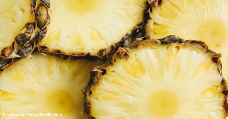 These Adult Pineapple Malibu Rum Treats Are The Perfect Way To End Summer