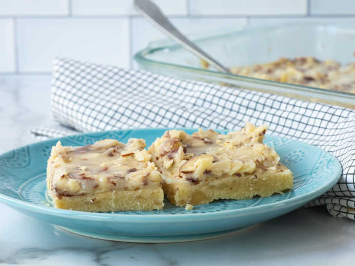 Almond shortcake bars