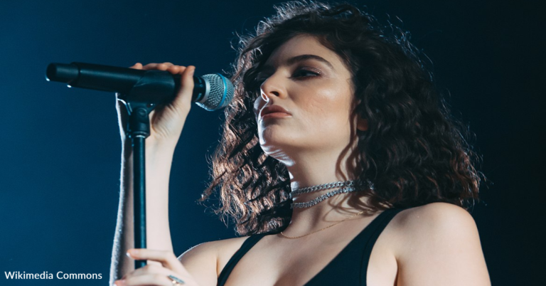 Lorde Talks About Her Secret Onion Ring Instagram While Eating Ridiculously Spicy Wings