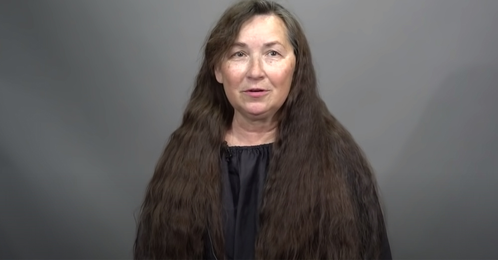 She Chops Her Hair Off After 60 Years. The Result? Stunning! | 12 Tomatoes