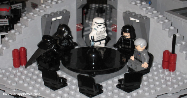 Man Completes A Massive Star Wars LEGO Build