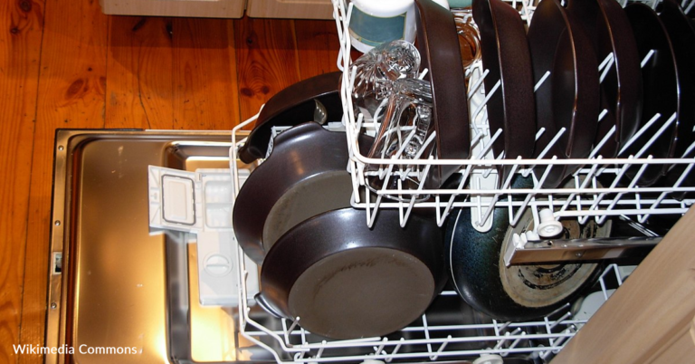 Keep Your Dishes Sparkling By Learning How To Clean The Dishwashing Filter