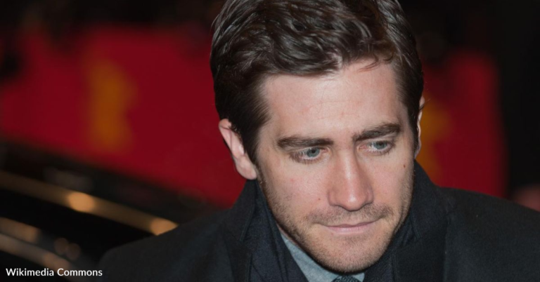 Jake Gyllenhaal Claims He Doesn’t Believe In Bathing
