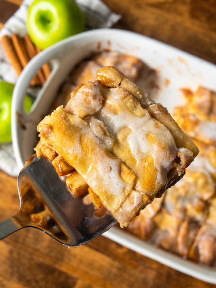 Apple cinnamon roll lasagna