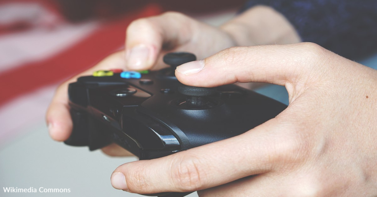 Company Released New Snack Holder So You Can Eat And Game At The Same Time