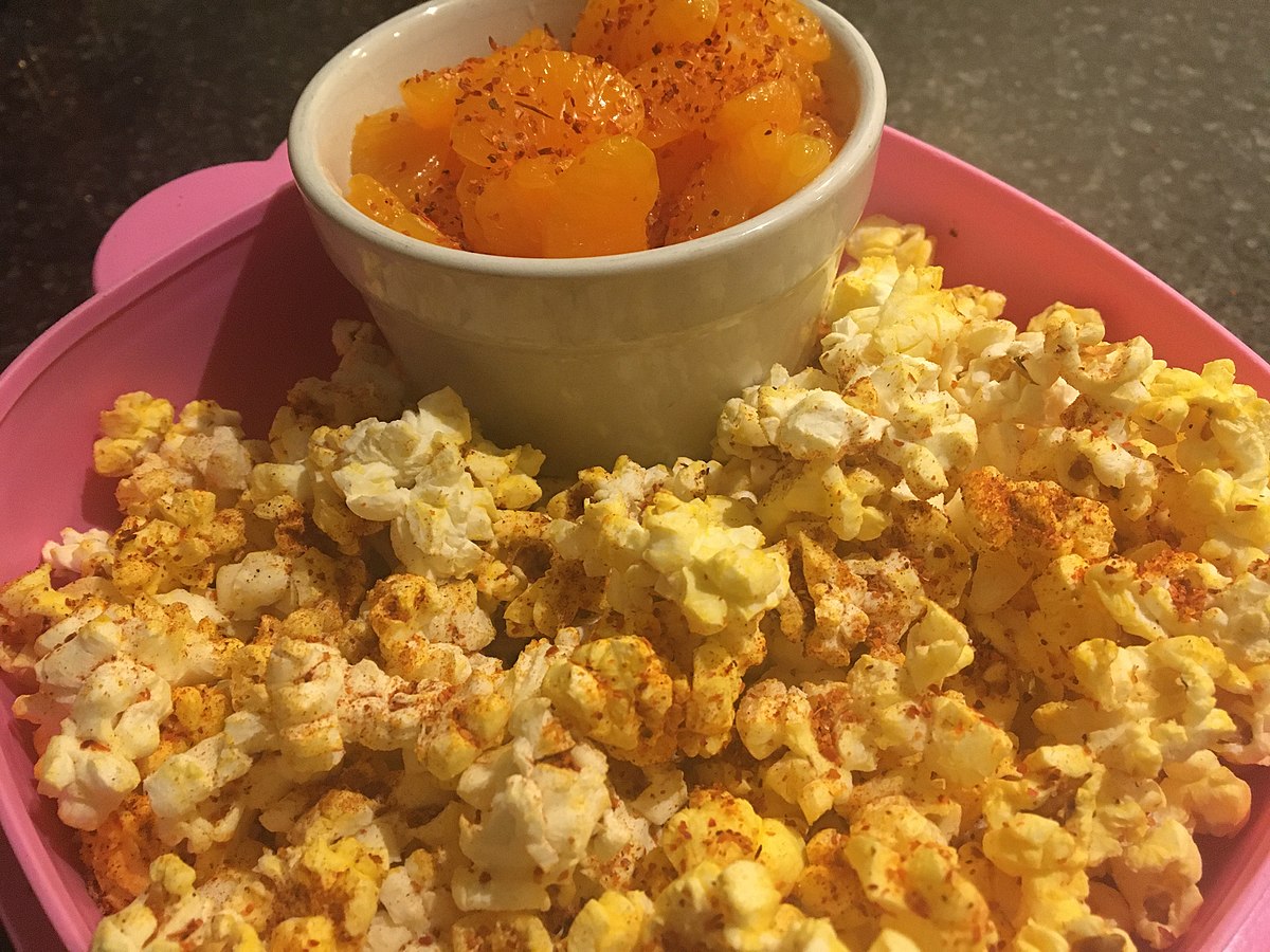 https://cdn.greatlifepublishing.net/wp-content/uploads/sites/2/2021/09/13174911/1200px-Oranges_and_popcorn_in_tajin.jpg