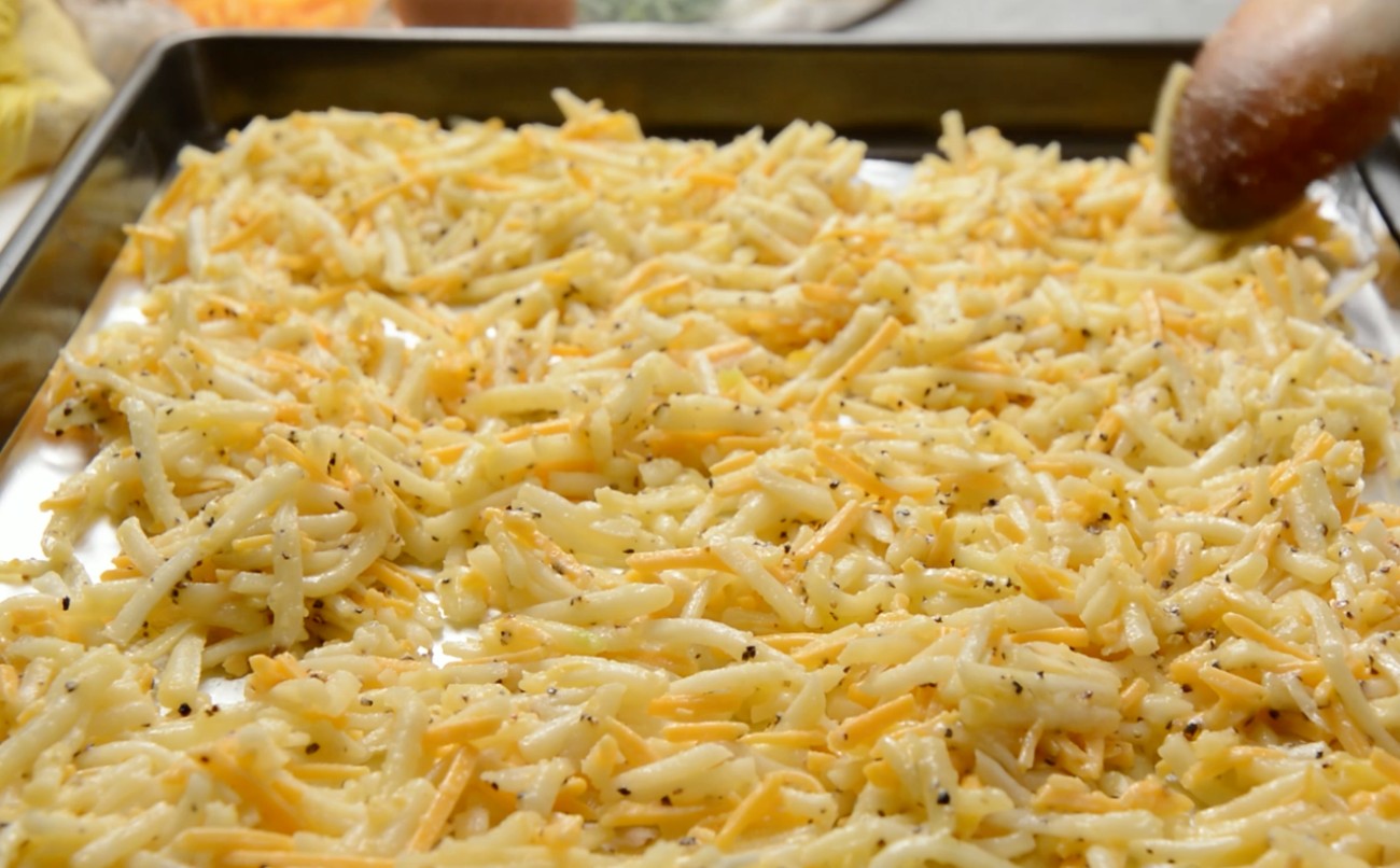 https://cdn.greatlifepublishing.net/wp-content/uploads/sites/2/2021/09/14104552/Sheet-Pan-Hashbrowns-Horizontal-6.jpg