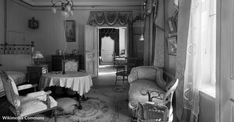 Famous Haunted House In Upstate New York Hits The Market