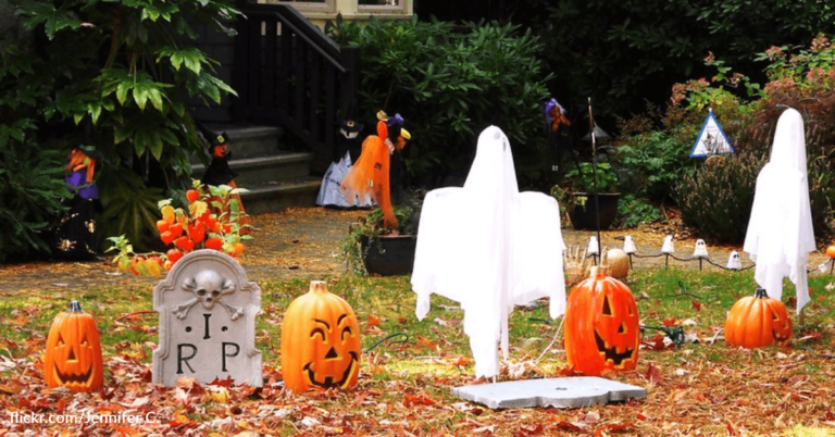 How To Make A DIY Chicken Wire Ghost For Halloween