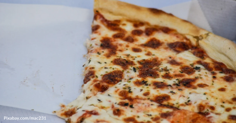 Chef Reveals The Controversial Way Costco Sauces Its Pizzas