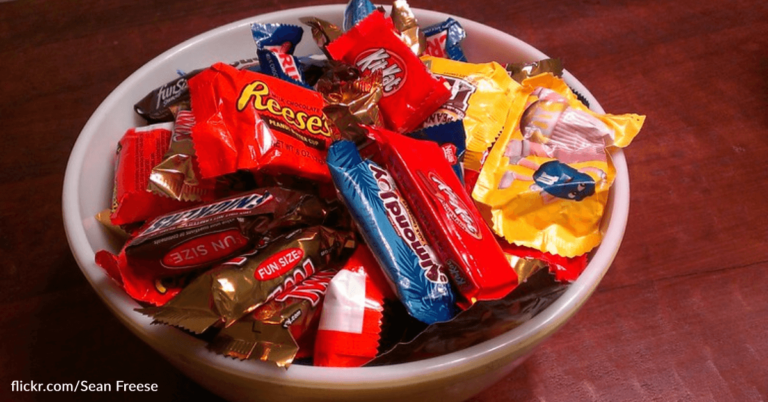 Walmart Is Selling Huge Boxes Of Halloween Candy With 488 Pieces Each