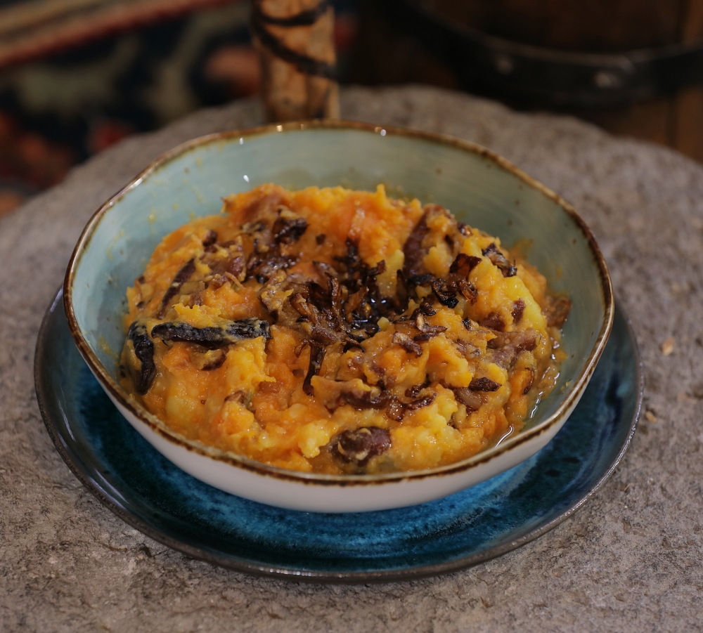 Hali (Mashed Potatoes with Pumpkin)
