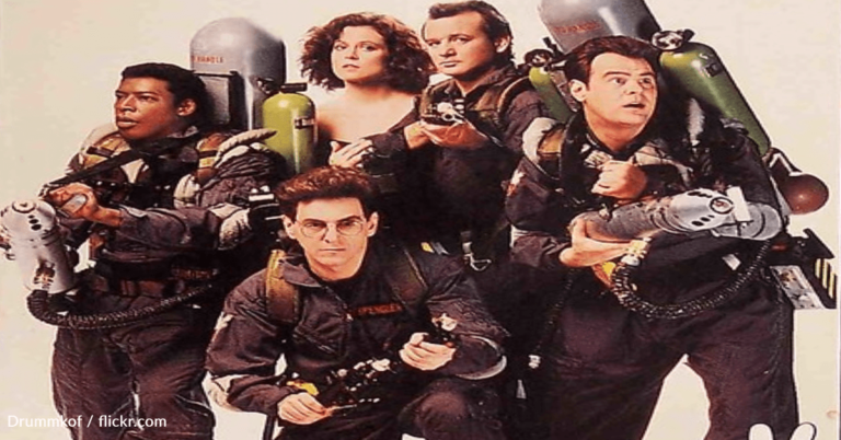 Spooktacular “Ghostbusters” Light Show Takes Over Southern California Home