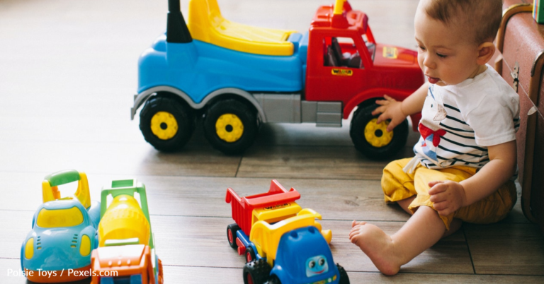 Four Year Old Invites Police To Come See His Toys