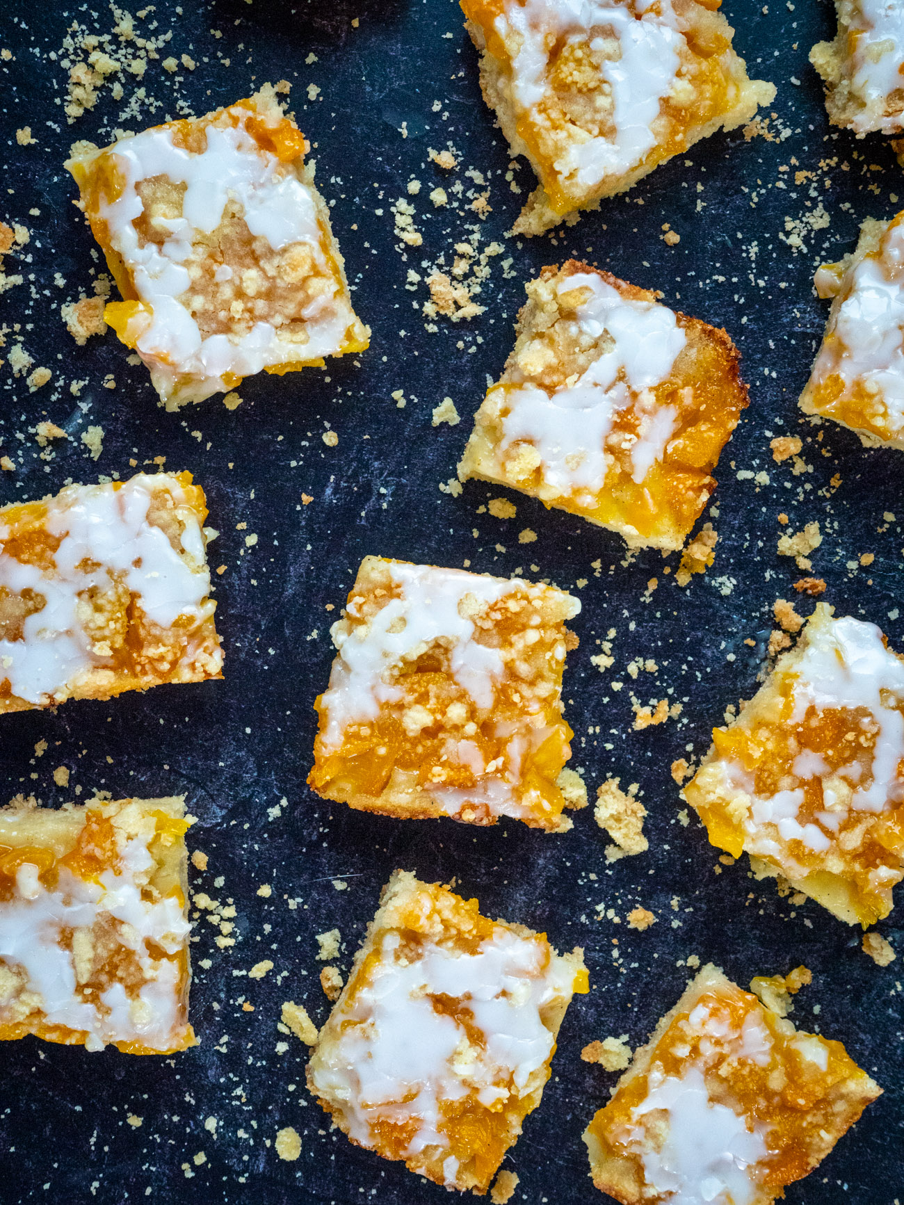 Peach Crumble Shortbread Bars 