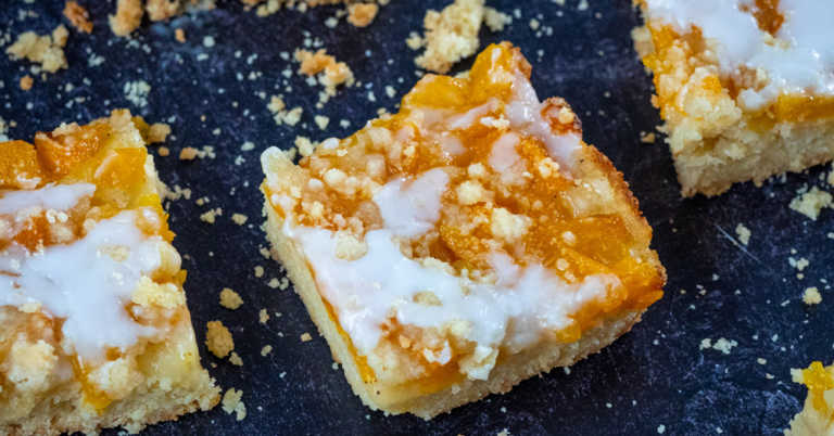 Peach Crumble Shortbread Bars