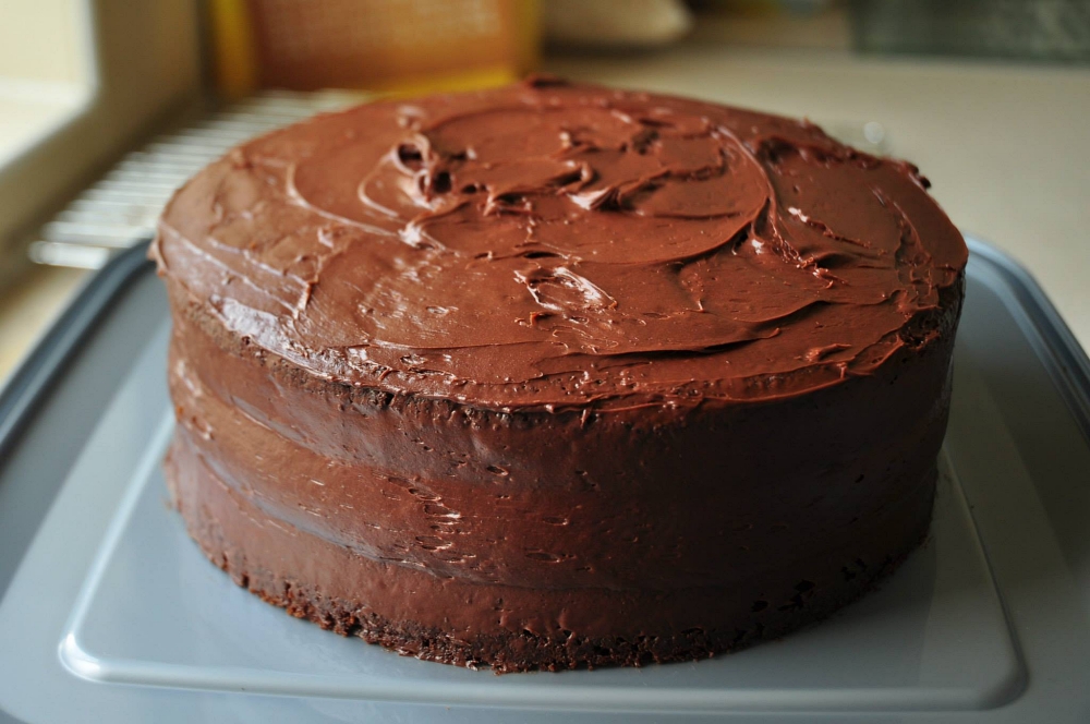 frosted chocolate cake