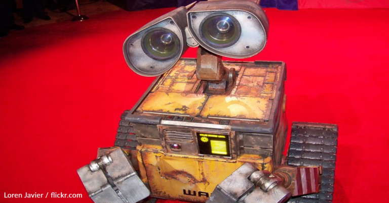 Robots Face Off In “Red Light, Green Light” From “Squid Game”