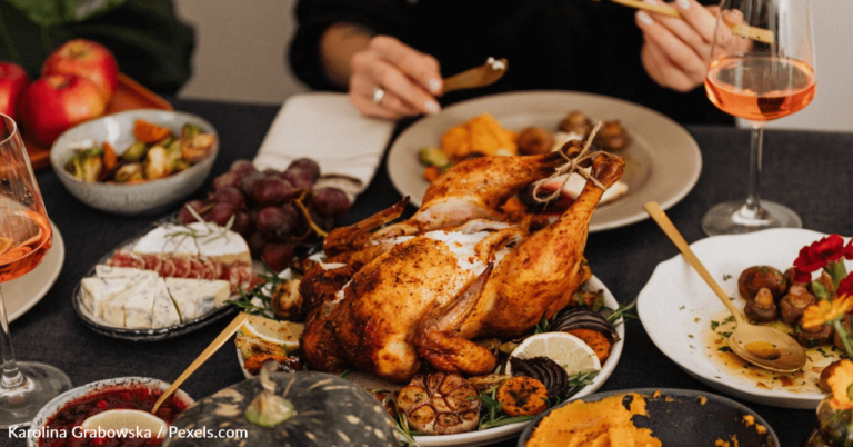 You Can Get A Full Thanksgiving Dinner At Cracker Barrel This Year