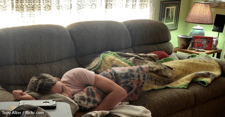 Mom Sparks Debate After Sharing She Doesn’t Allow Her Teenage Sons To Sleep In