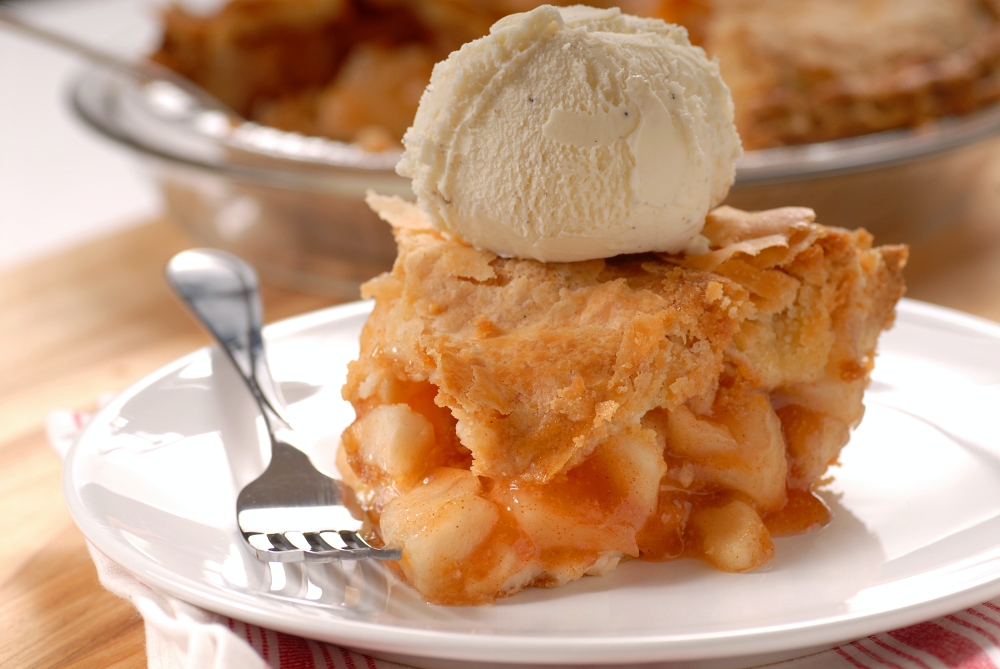 apple pie with a scoop of ice cream