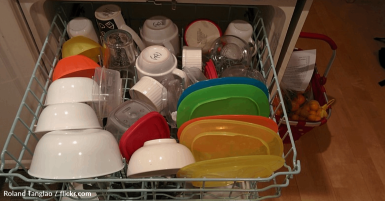 Here’s Why Plastic Tupperware Stays Wet In The Dishwasher