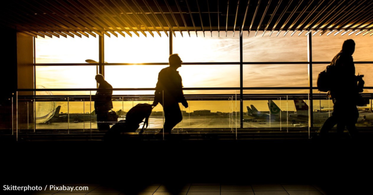 Strangers Stranded At Airport Spend 24 Hours Falling In Love