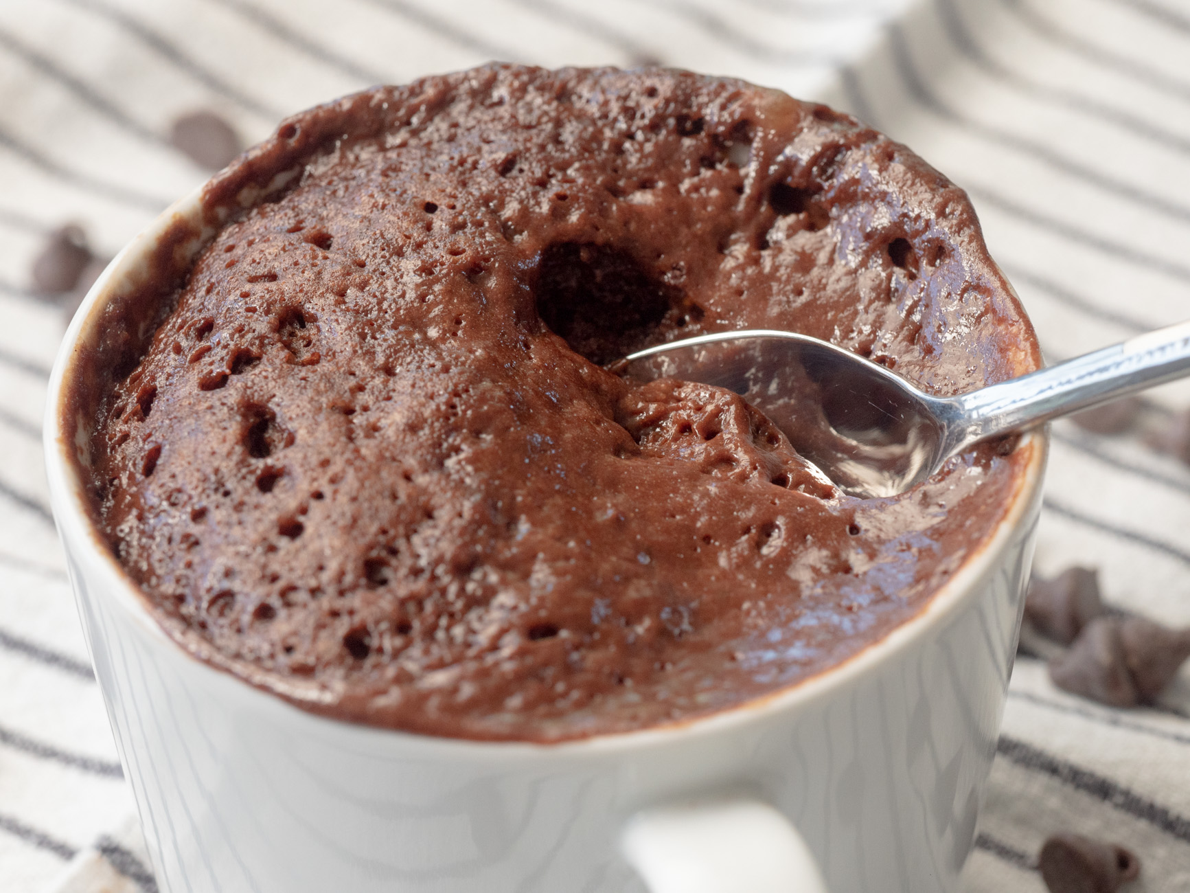 https://cdn.greatlifepublishing.net/wp-content/uploads/sites/2/2021/12/01130302/5-minute-chocolate-mug-cake-horizontal-09.jpg