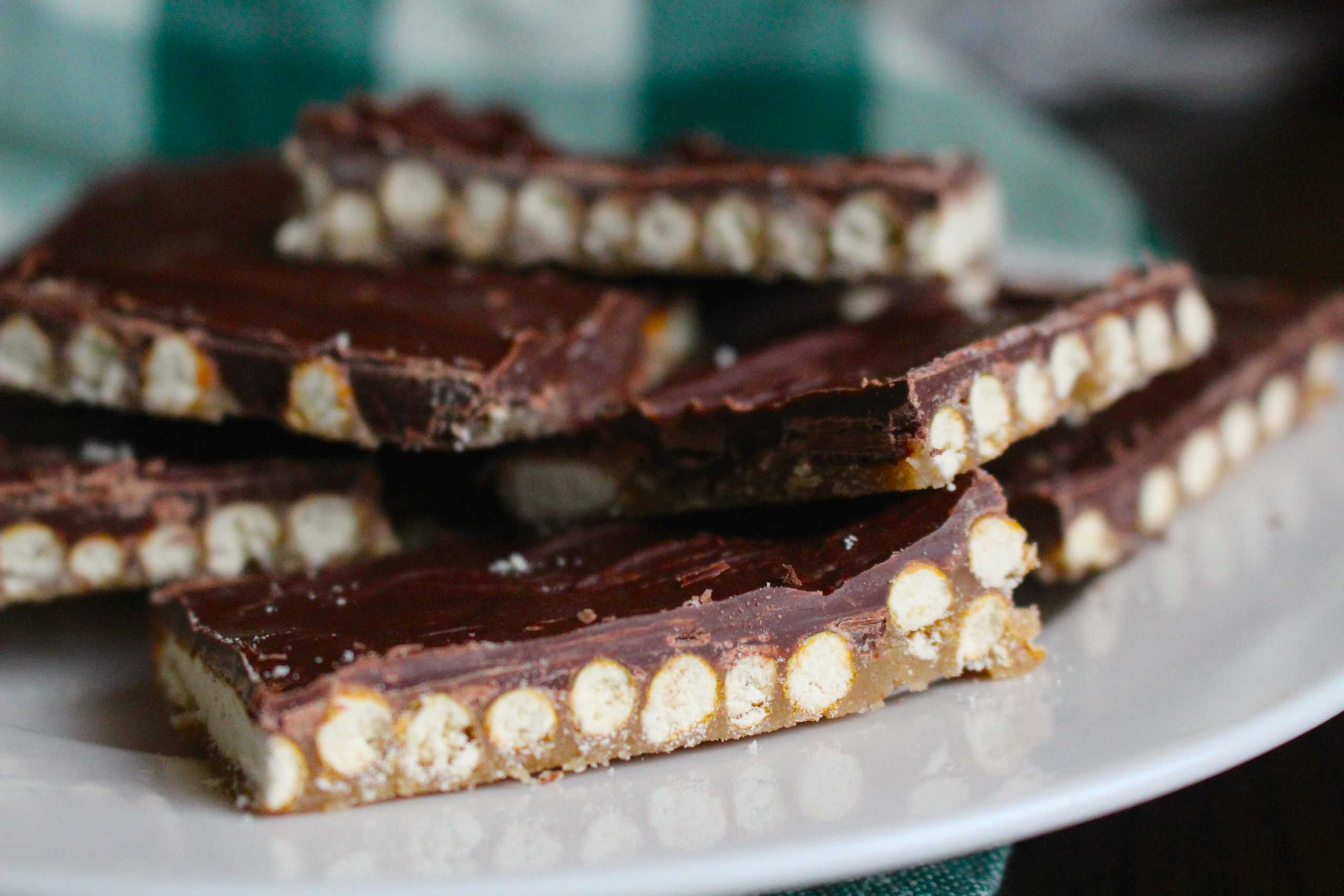 Christmas Pretzel Bark | 12 Tomatoes