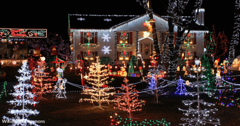 Good Samaritan Helps Family Put Up Christmas Lights For Annual Display
