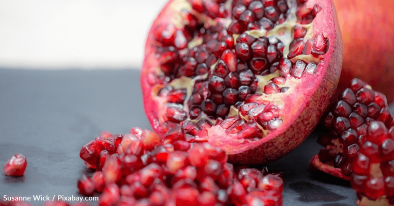 How To Cut A Pomegranate Without Making A Huge Mess