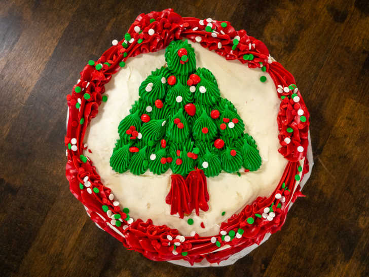 How to Make a Christmas Tree Cake 