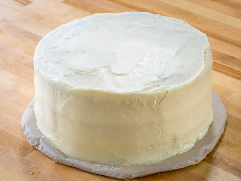 How to Frost a Layer Cake Using Basic Supplies