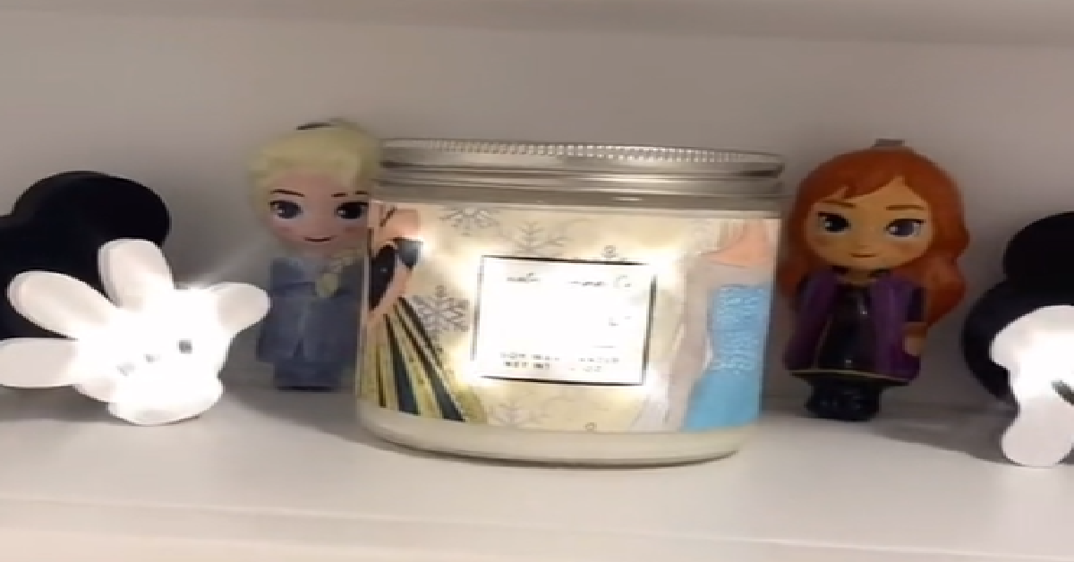 Frozen-themed bathroom