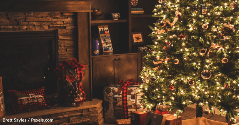 Mom Shares Sweet Reason She Takes Down Christmas Decorations On December 25