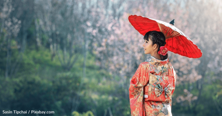 Watch This Artist Create A Traditional Japanese Wagasa Umbrella