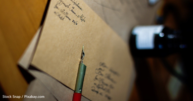 Airline Gives Family Letters From 1941 After They Were Left On Flight