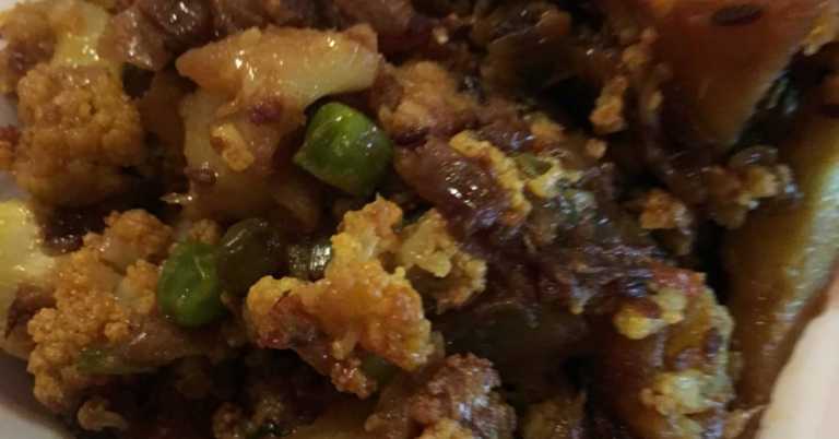Tomato Cauliflower Potato Peas Masala by Rajee Pandi